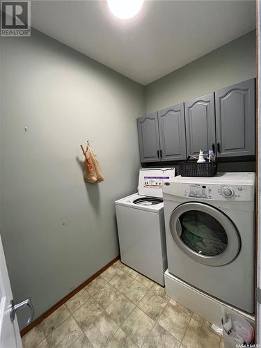 456 Byars Bay N, Regina, SK - Indoor Photo Showing Laundry Room