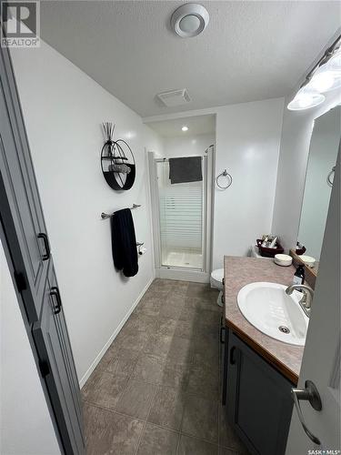 456 Byars Bay N, Regina, SK - Indoor Photo Showing Bathroom