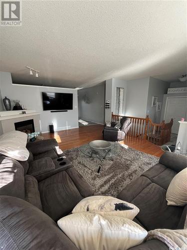 456 Byars Bay N, Regina, SK - Indoor Photo Showing Living Room