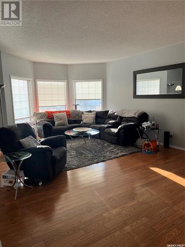 456 Byars Bay N, Regina, SK - Indoor Photo Showing Living Room