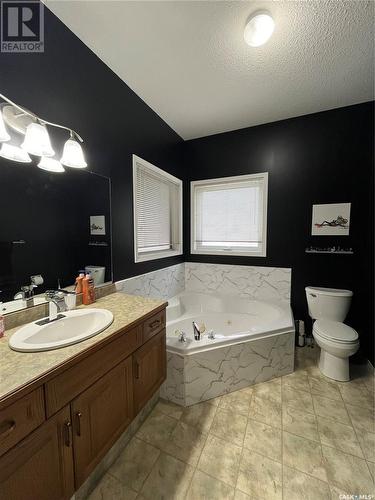 456 Byars Bay N, Regina, SK - Indoor Photo Showing Bathroom