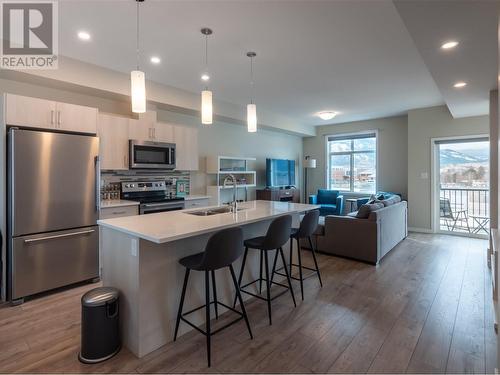 388 Eckhardt Avenue E Unit# 106, Penticton, BC - Indoor Photo Showing Kitchen With Upgraded Kitchen