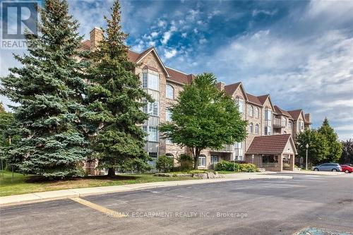 104 E - 216 Plains Road W, Burlington, ON - Outdoor