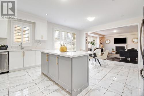 7 Fanning Trail, Brampton (Toronto Gore Rural Estate), ON - Indoor Photo Showing Kitchen