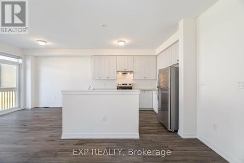 1545 Rose Way, Milton (Cobban), ON - Indoor Photo Showing Kitchen