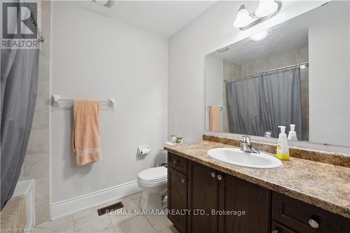 55 Sunset Way, Thorold, ON - Indoor Photo Showing Bathroom