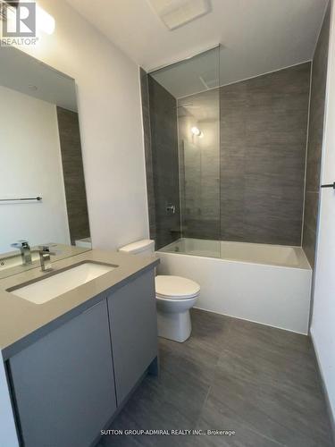 604 - 297 Oak Walk Drive, Oakville (River Oaks), ON - Indoor Photo Showing Bathroom