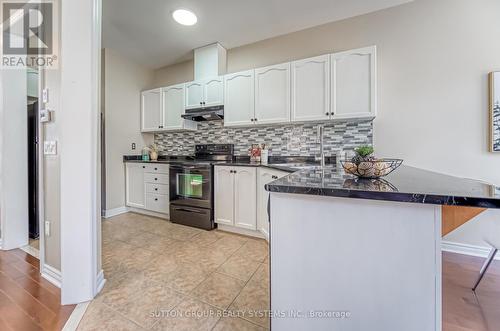 5663 Raleigh Street, Mississauga (Churchill Meadows), ON - Indoor Photo Showing Kitchen With Upgraded Kitchen