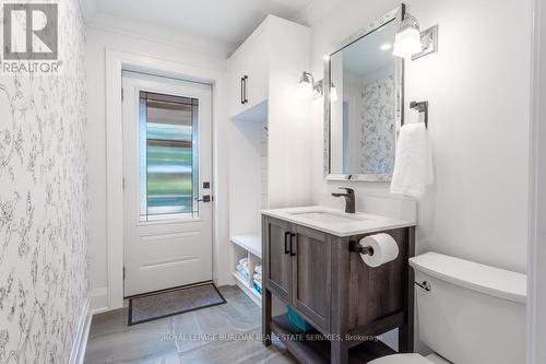 213 Penn Drive, Burlington, ON - Indoor Photo Showing Bathroom