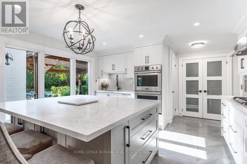 213 Penn Drive, Burlington (Roseland), ON - Indoor Photo Showing Kitchen With Upgraded Kitchen