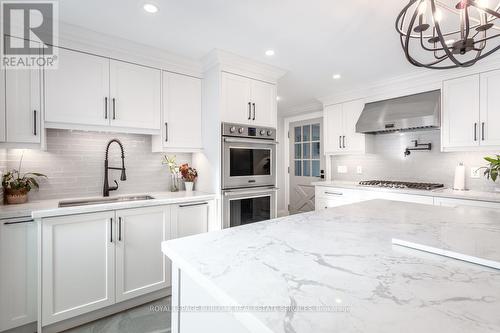 213 Penn Drive, Burlington, ON - Indoor Photo Showing Kitchen With Upgraded Kitchen