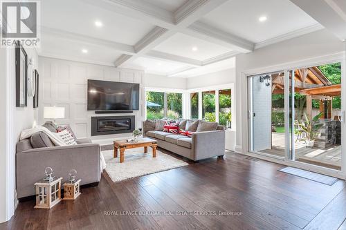 213 Penn Drive, Burlington, ON - Indoor Photo Showing Living Room