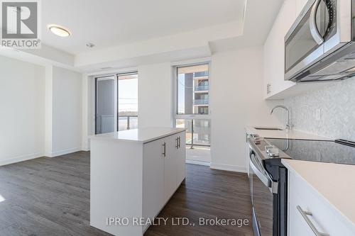 414 - 335 Wheat Boom Drive, Oakville, ON - Indoor Photo Showing Kitchen