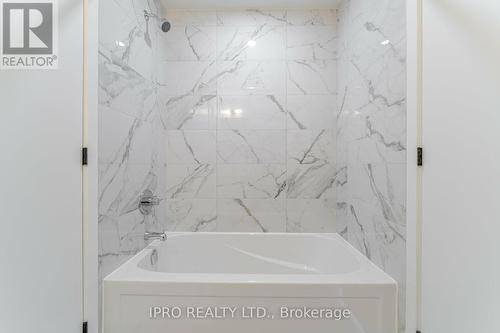 414 - 335 Wheat Boom Drive, Oakville, ON -  Photo Showing Bathroom