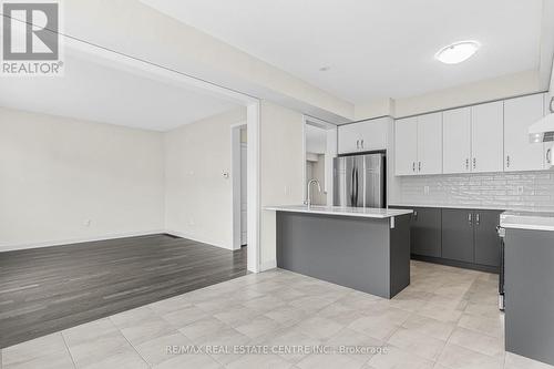 240 Eastbridge Avenue E, Welland, ON - Indoor Photo Showing Kitchen