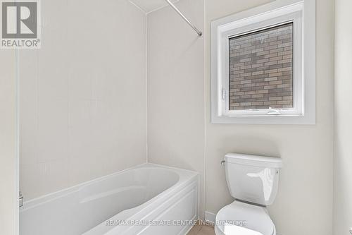 240 Eastbridge Avenue E, Welland, ON - Indoor Photo Showing Bathroom