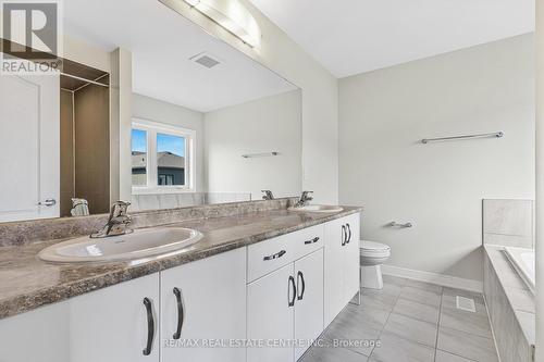 240 Eastbridge Avenue E, Welland, ON - Indoor Photo Showing Bathroom