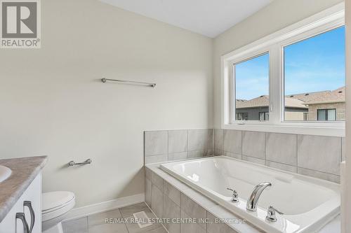 240 Eastbridge Avenue E, Welland, ON - Indoor Photo Showing Bathroom