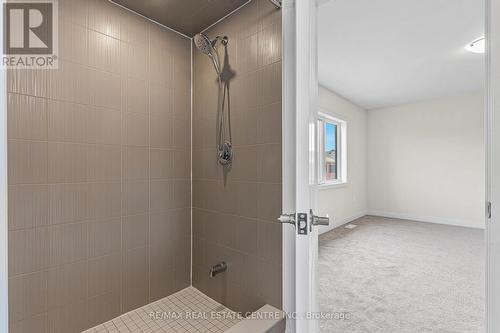 240 Eastbridge Avenue E, Welland, ON - Indoor Photo Showing Bathroom