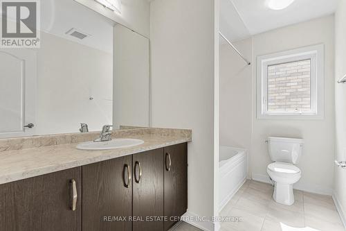 240 Eastbridge Avenue E, Welland, ON - Indoor Photo Showing Bathroom