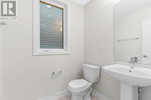 240 Eastbridge Avenue E, Welland, ON - Indoor Photo Showing Bathroom