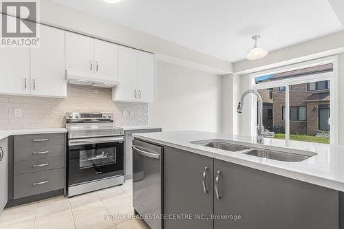 240 Eastbridge Avenue E, Welland, ON - Indoor Photo Showing Kitchen With Stainless Steel Kitchen With Double Sink With Upgraded Kitchen