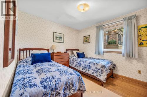 60 Maple Drive, Hamilton (Stoney Creek), ON - Indoor Photo Showing Bedroom