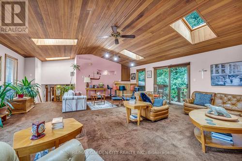 60 Maple Drive, Hamilton (Stoney Creek), ON - Indoor Photo Showing Living Room