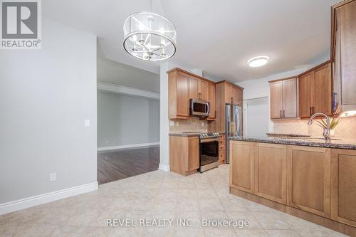 Ph5 - 1770 Main Street W, Hamilton, ON - Indoor Photo Showing Kitchen