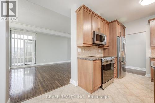 Ph5 - 1770 Main Street W, Hamilton, ON - Indoor Photo Showing Kitchen