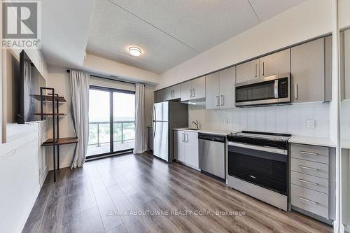 1806 - 15 Queen Street S, Hamilton, ON - Indoor Photo Showing Kitchen