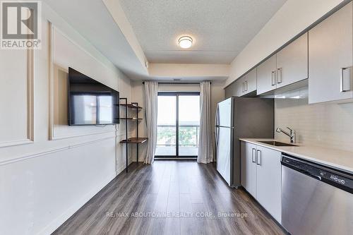 1806 - 15 Queen Street S, Hamilton, ON - Indoor Photo Showing Kitchen