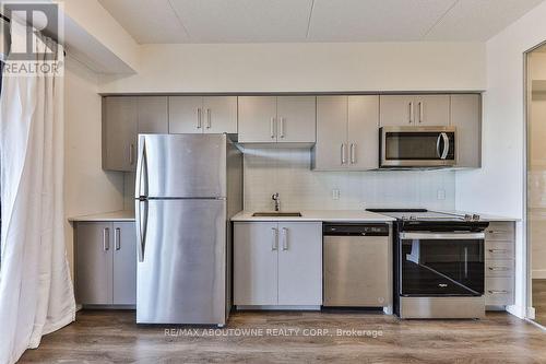 1806 - 15 Queen Street S, Hamilton, ON - Indoor Photo Showing Kitchen