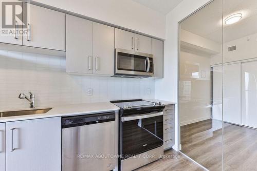 1806 - 15 Queen Street S, Hamilton, ON - Indoor Photo Showing Kitchen