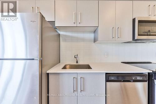 1806 - 15 Queen Street S, Hamilton, ON - Indoor Photo Showing Kitchen