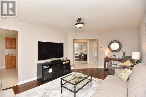 27 Dalia Avenue, Hamilton (Eleanor), ON - Indoor Photo Showing Living Room