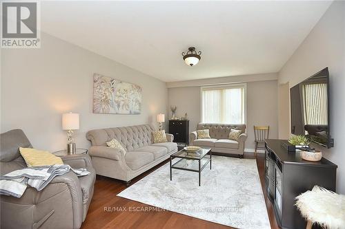 27 Dalia Avenue, Hamilton (Eleanor), ON - Indoor Photo Showing Living Room