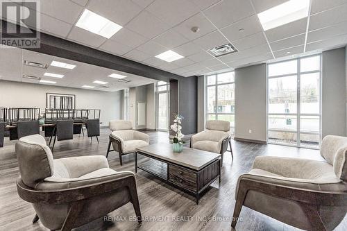 103 - 81 Robinson Street, Hamilton (Durand), ON - Indoor Photo Showing Living Room