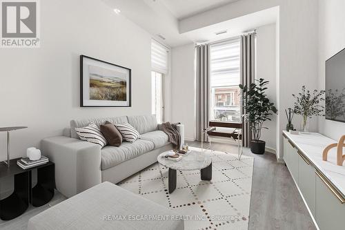 103 - 81 Robinson Street, Hamilton (Durand), ON - Indoor Photo Showing Living Room