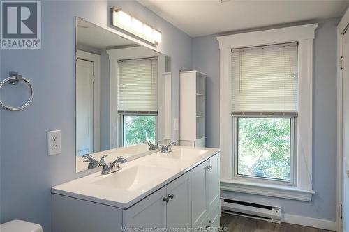 856 Marion Avenue, Windsor, ON - Indoor Photo Showing Bathroom