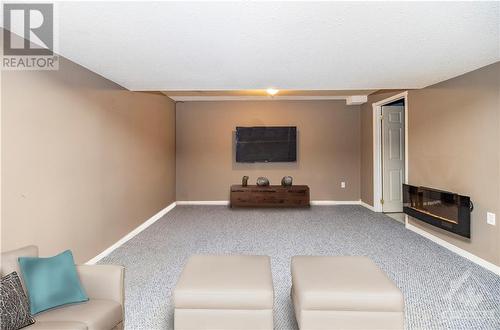 102 Barclay Street, Carleton Place, ON - Indoor Photo Showing Living Room