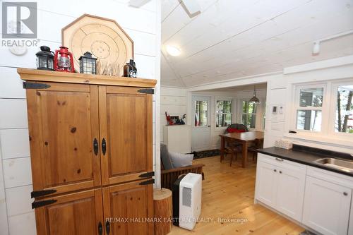 32 Fire Route 15B, Havelock-Belmont-Methuen, ON - Indoor Photo Showing Kitchen