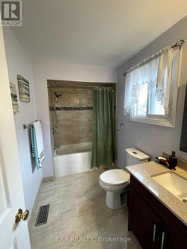 1648 Pepperwood Gate, Pickering, ON - Indoor Photo Showing Bathroom