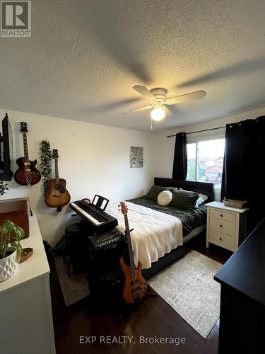 1648 Pepperwood Gate, Pickering, ON - Indoor Photo Showing Bedroom