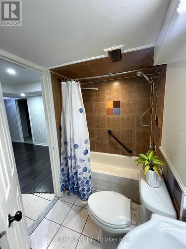 1648 Pepperwood Gate, Pickering, ON - Indoor Photo Showing Bathroom