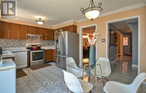 1648 Pepperwood Gate, Pickering, ON - Indoor Photo Showing Kitchen