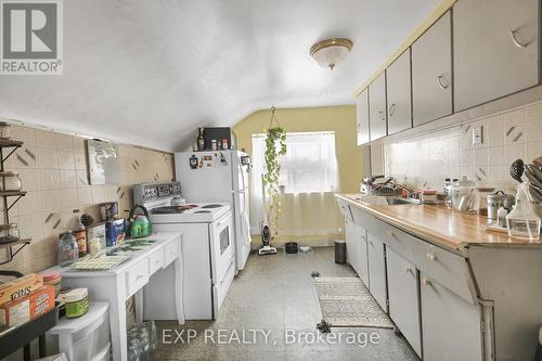 23 Erie Street, Oshawa (Lakeview), ON - Indoor Photo Showing Kitchen