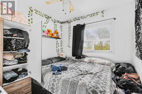 23 Erie Street, Oshawa, ON - Indoor Photo Showing Bedroom