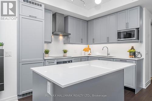 1702 - 9075 Jane Street W, Vaughan, ON - Indoor Photo Showing Kitchen With Upgraded Kitchen