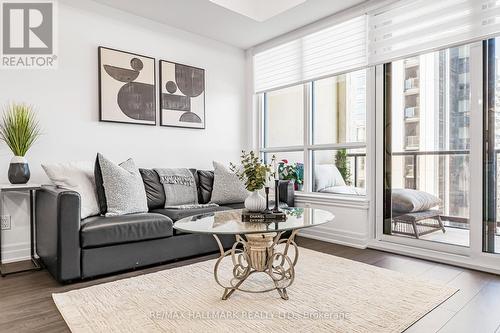 1702 - 9075 Jane Street W, Vaughan, ON - Indoor Photo Showing Living Room